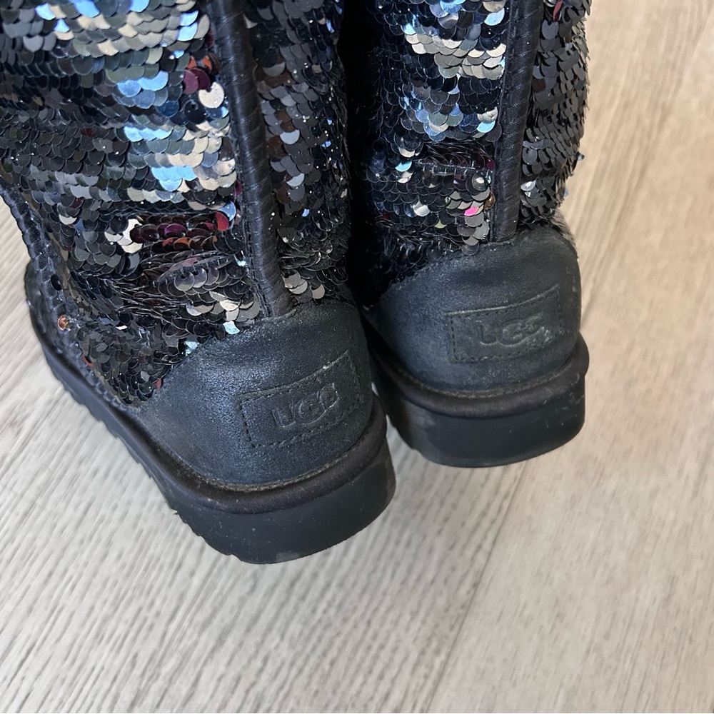 Short Sequin Uggs - Picture 5 of 8